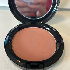 MAC Beauty Powder in Her Own Devices.
